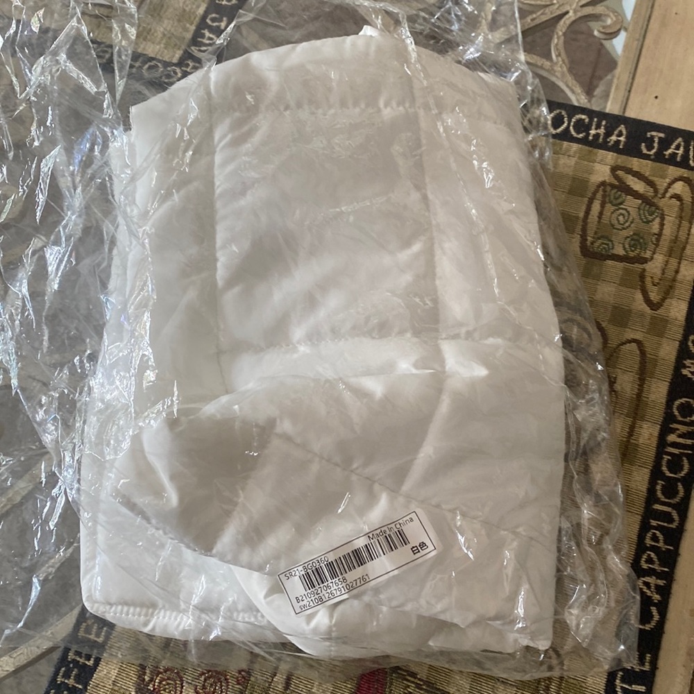 White quilted tote bag